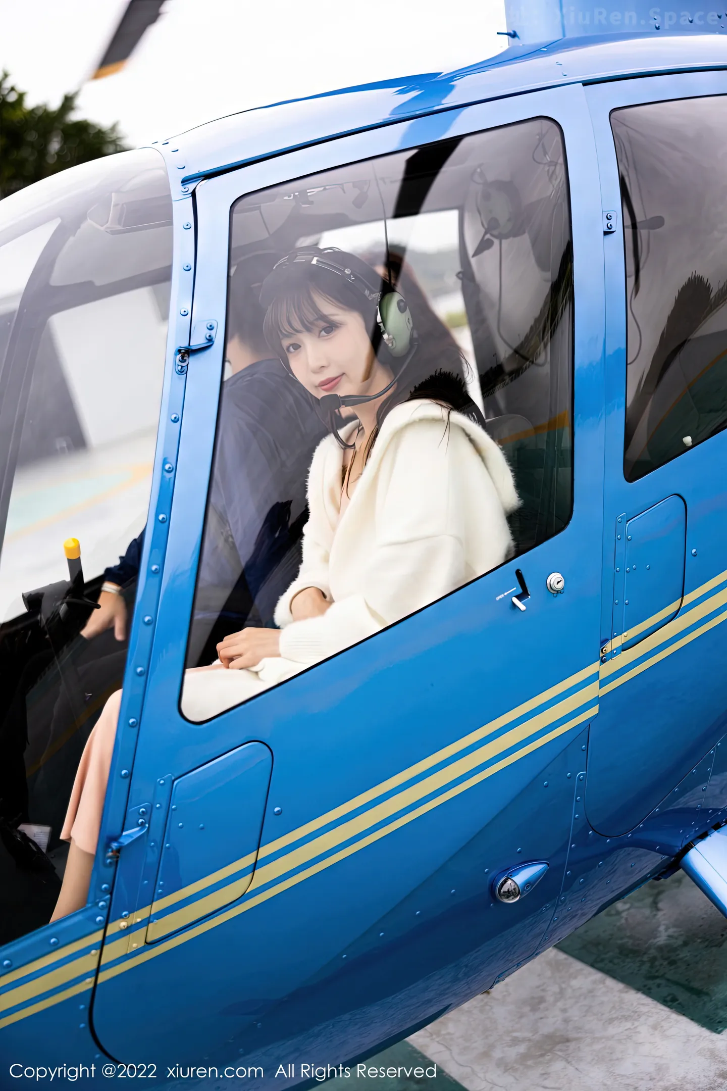 图片[2]-[Xiuren秀人网]2022.12.26 VOL.6042 严利娅Yuliya 红色情趣内衣加黑丝美腿性感私房写真集-秀人网官方网站